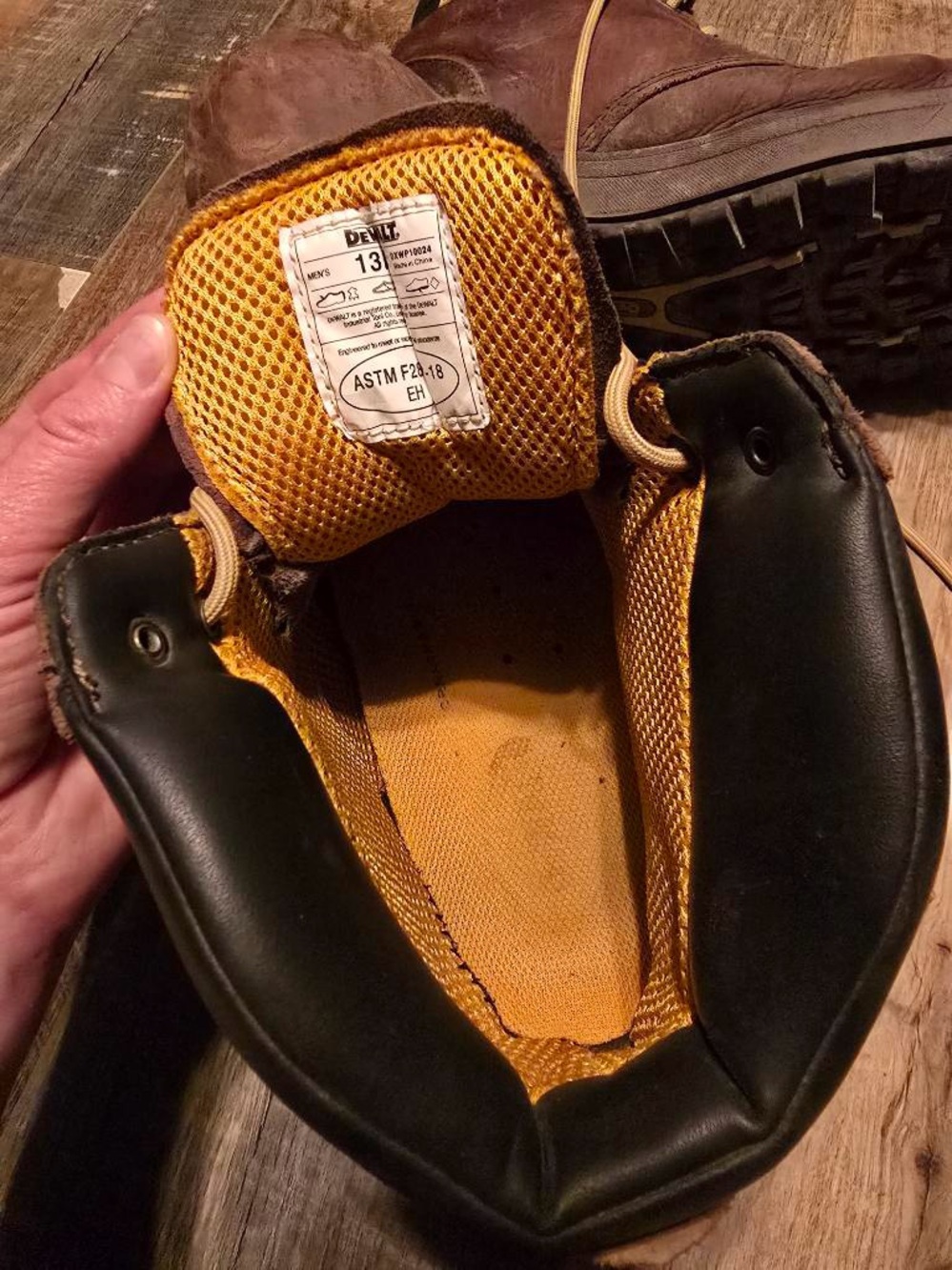 Dewalt work boot - Picture 4 of 6